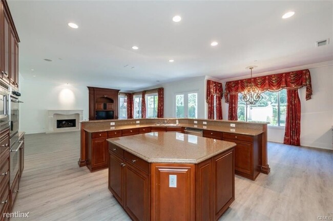 Building Photo - 5 br, 4.5 bath House - 9 Hickory Frk