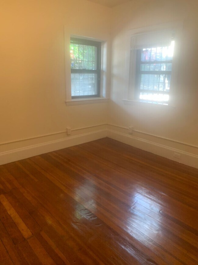 Foto del edificio - 227 Chestnut Hill Ave