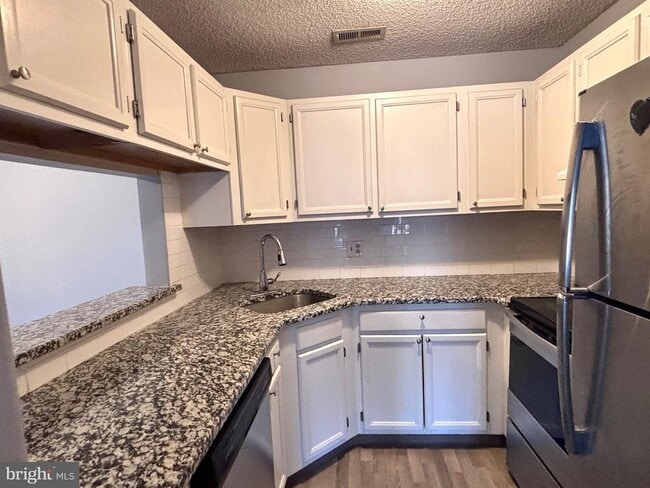 Building Photo - 4810B Aberdeen Dr