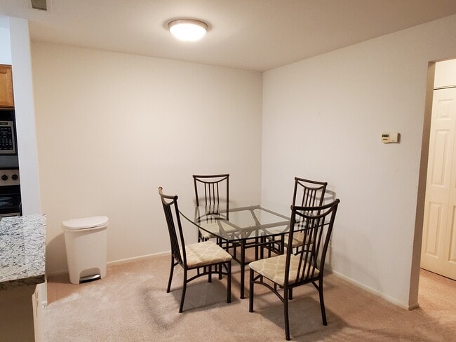 Building Photo - 1781 Jonathan Way Unit H