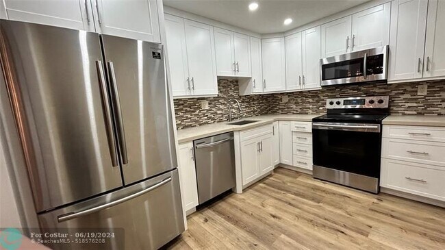 Foto del edificio - 10777 W Sample Rd