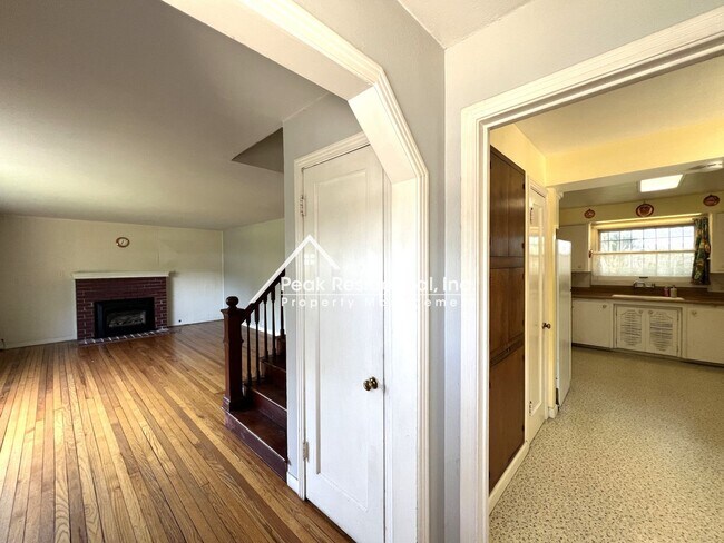 Building Photo - Charming 3bd/2ba North Sacramento House