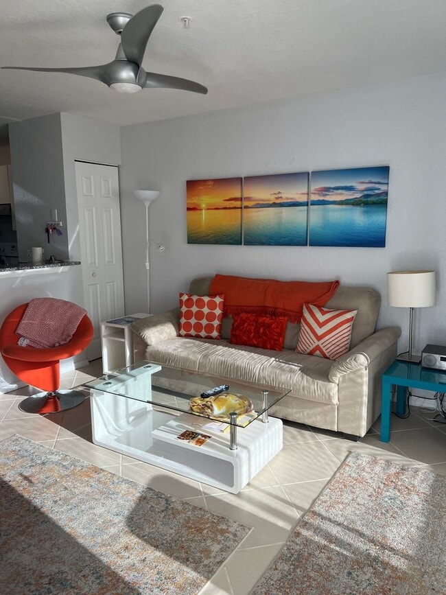 Foto del edificio - Annual Turnkey Ground floor Furnished Condo in downtown Sarasota