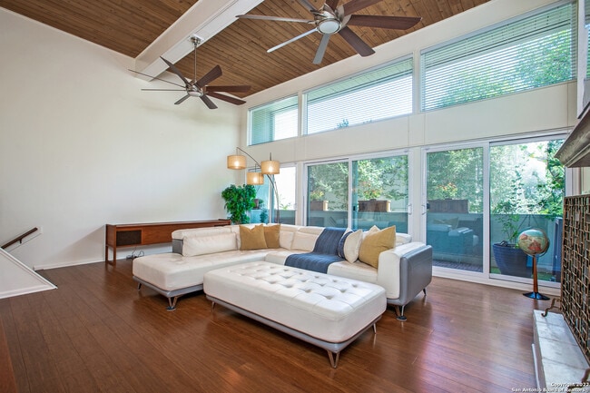 Building Photo - 3102 Eisenhauer Rd