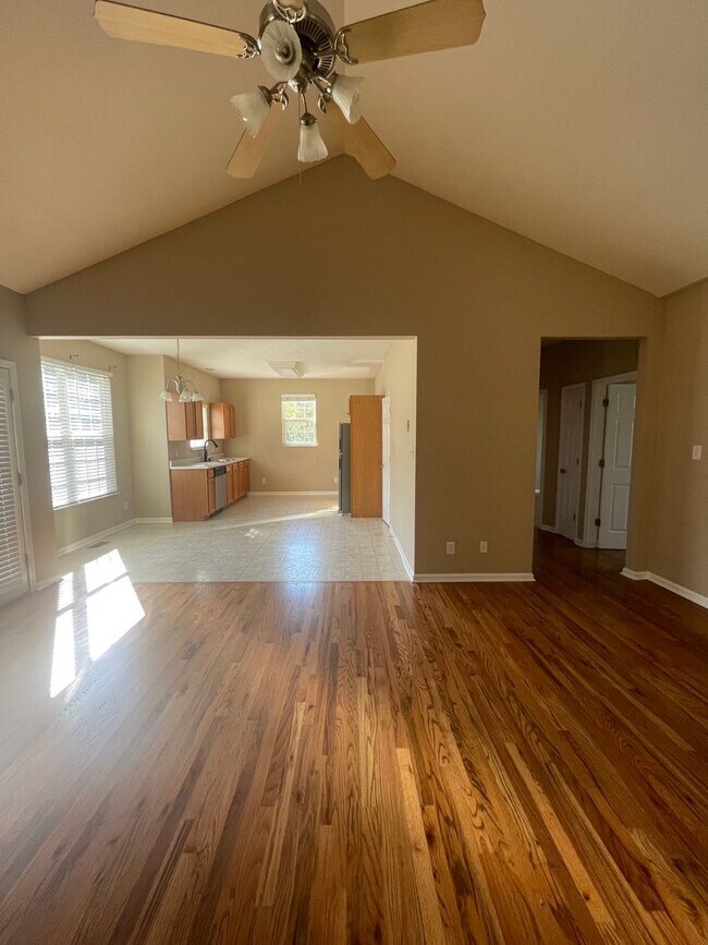 Building Photo - Charming Mountain Retreat in Seymour, TN!