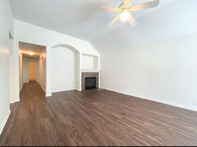 Building Photo - 12123 Glen Crossing Cir