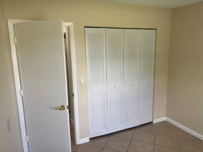 Foto del edificio - Freshly painted interior coming soon ! 3 bedroom 2 bathroom single family home