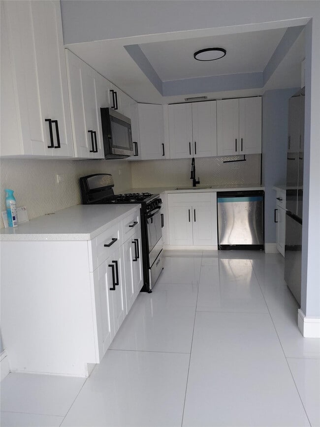 Foto del edificio - 8350 N Missionwood Cir