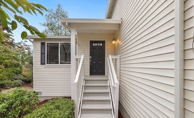 Photo - Spacious and Bright Home with 3 Bed and 2.5 Bath