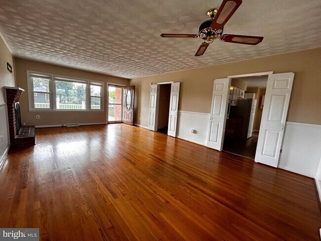 Building Photo - 119 Cardinal Ln