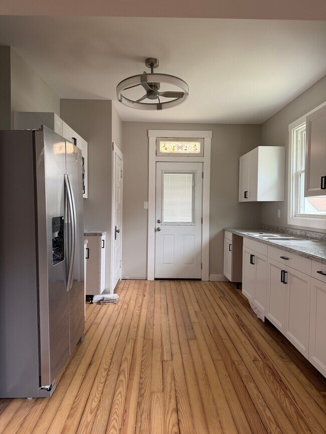 Foto del edificio - 614 N E St