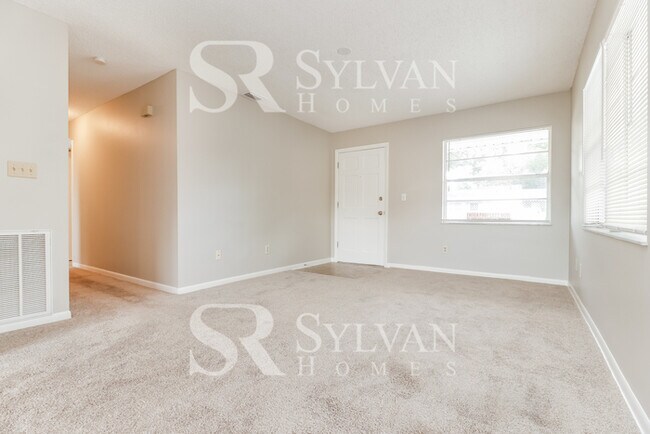 Building Photo - Welcome home to this 3 bedroom, 1 bathroom home