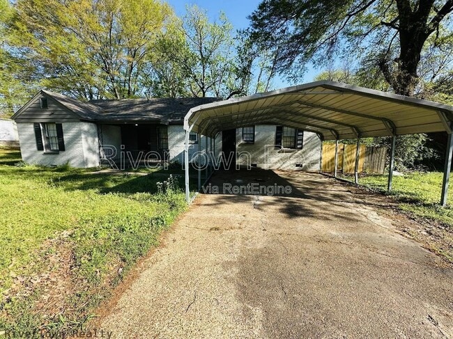 Building Photo - 830 Marsh Ave