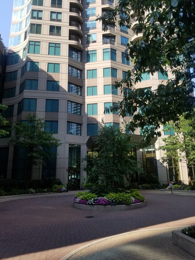 Primary Photo - 400 N LaSalle Dr
