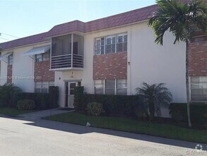 Building Photo - 3550 NW 8th Ave
