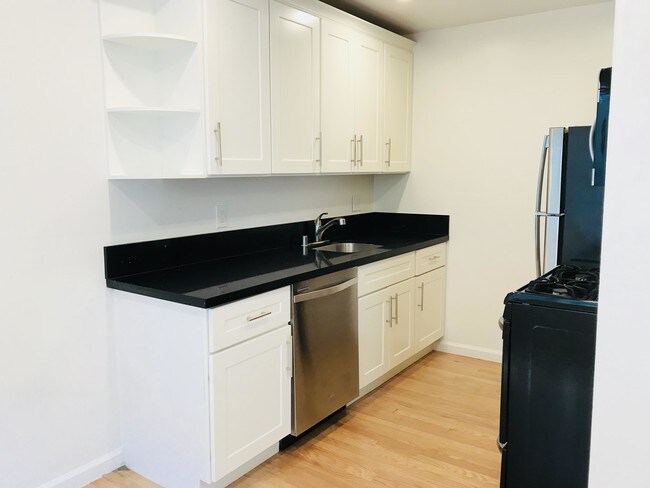 Foto del edificio - 2 bedroom in Berkeley CA 94703