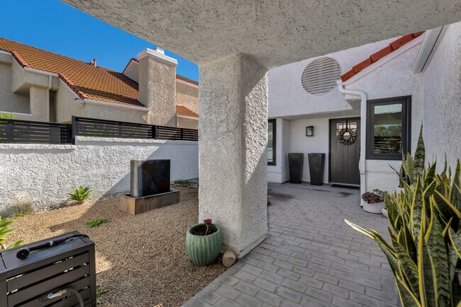 Foto del edificio - 15290 Bambi Ct