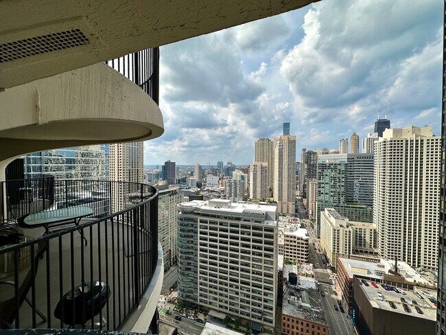 Building Photo - 300 N State St