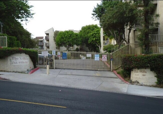 Building Photo - 1620 Neil Armstrong St