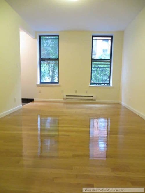 Primary Photo - 281 Mott St