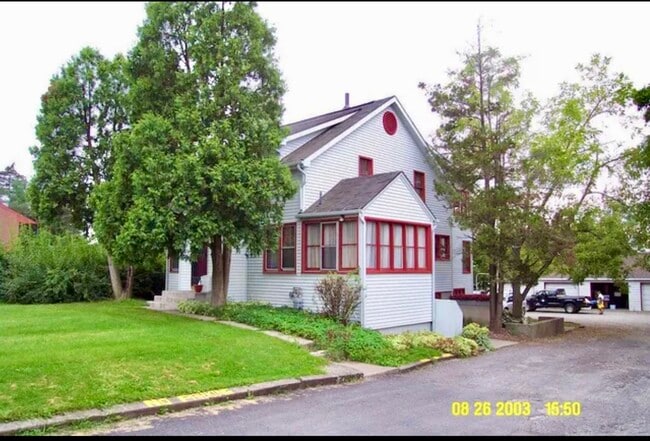 Building Photo - 1060 Danby Rd