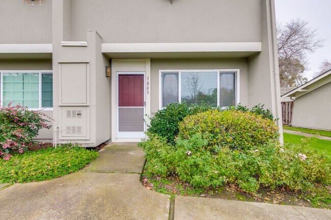 Building Photo - $600 Off The First Month Rent!!! Excellent...