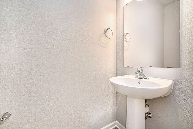 Building Photo - 3514 Welden Dr SW