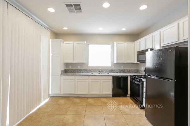 Foto del edificio - 5307 Railroad River Ave