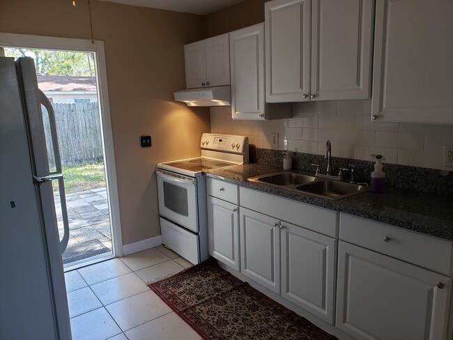 Building Photo - 1309 Union St