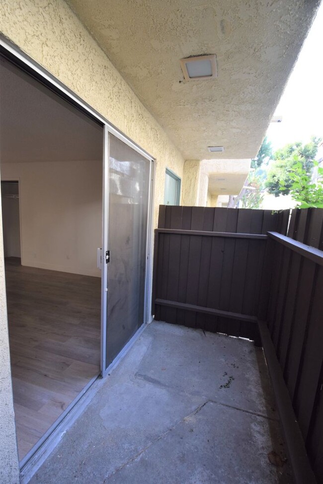 Foto del edificio - 6115 Whitsett Ave