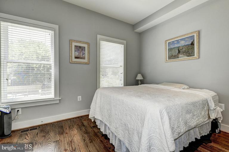 Primary Photo - 1621 D St SE