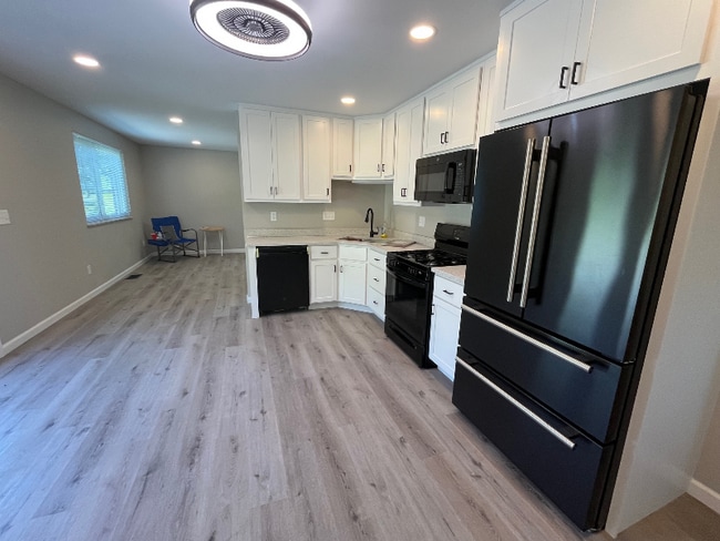 Building Photo - 4467 Glendale Dr