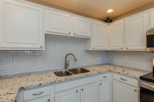Building Photo - 9555 E Raintree Dr