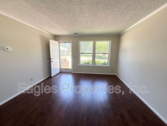 Foto del edificio - 106 Gurley Ave