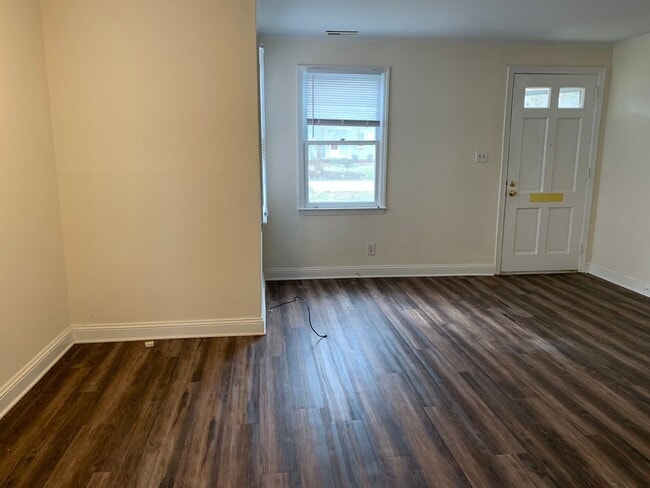 Building Photo - Charming 2 BR, 1 BA House AVAILABLE NOW