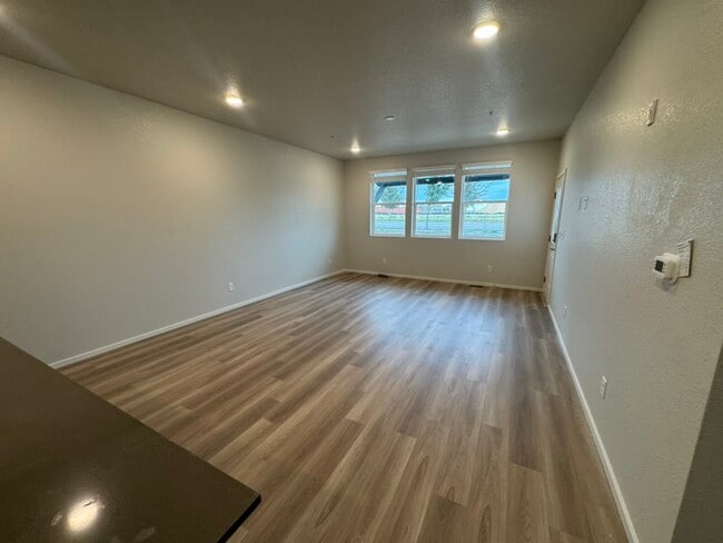 Family room - 1811 Bounty Dr