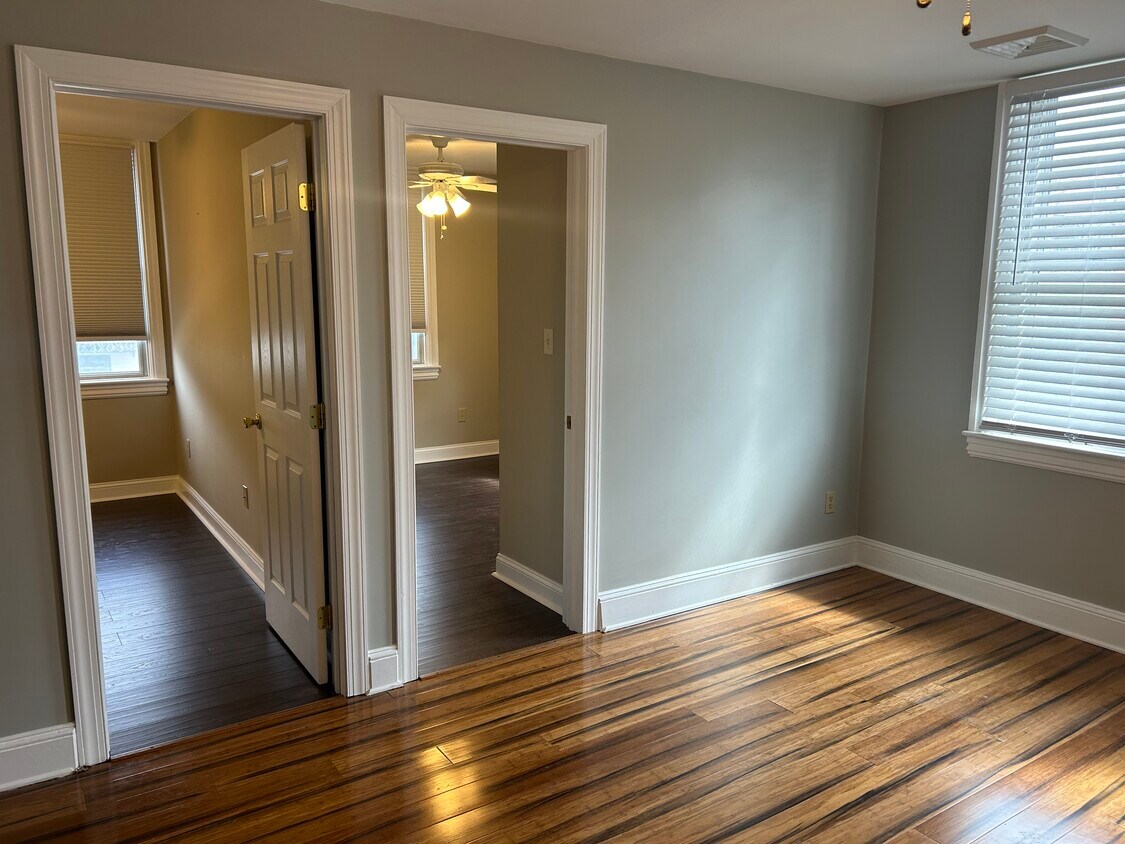 Foto principal - 301 W Independence St