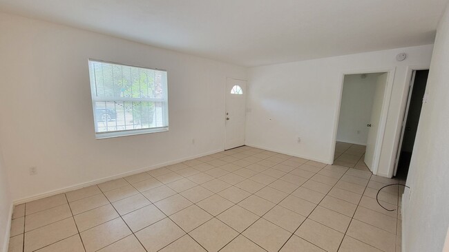 Building Photo - 703 56th Ave E