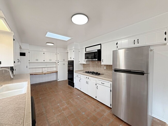 Building Photo - 3B/1BA Home in Escondido Available for Rent!