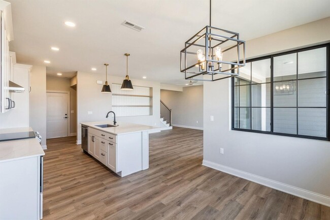 Foto del edificio - Spacious Modern Townhome at Hayden's Ridge!