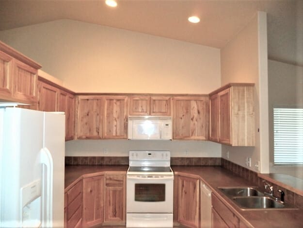 Building Photo - 544 N Locust Ave