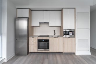 Building Photo - 1007 The Queensway