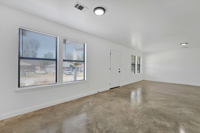 Building Photo - 1408 Kyle St