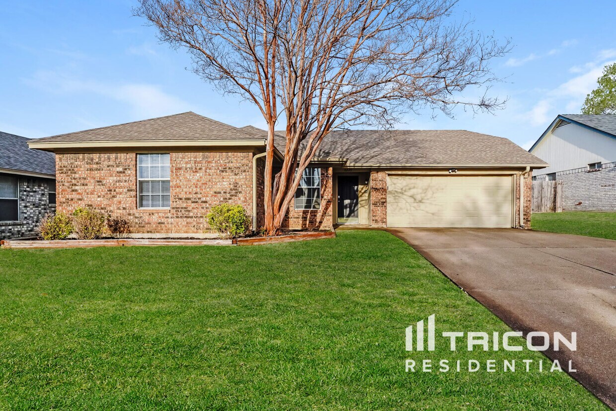 Foto principal - 8229 Mark Lane Watauga TX