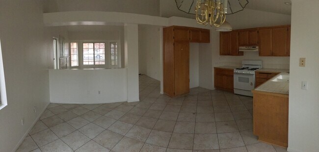 Foto del edificio - 3 Bedroom / 2 Bathroom Home in Perris
