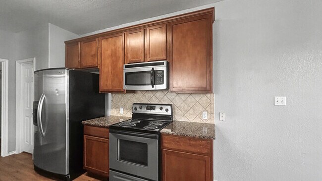 Foto del edificio - 3 Bed, 2 Bath Home with Garage & Fenced Yard / Pet-Friendly / Available now!