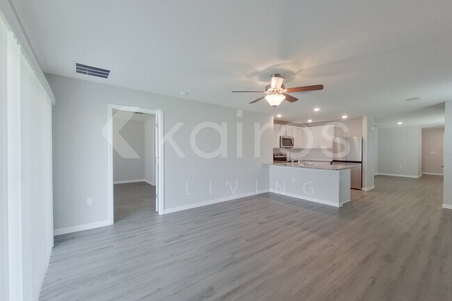 Building Photo - 8700 SW 43rd Ter