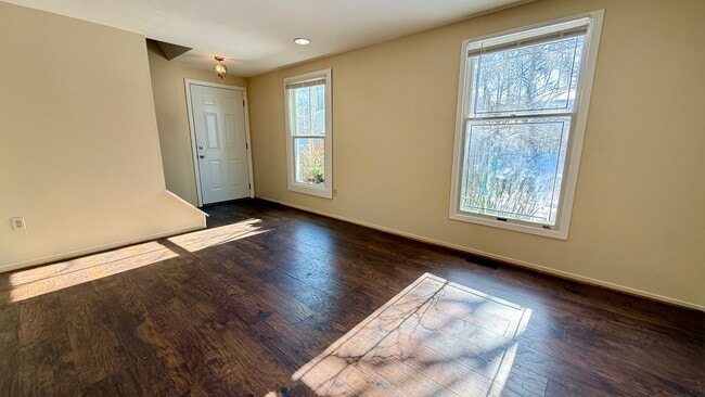 Foto del edificio - 4742 Hawksbury Rd