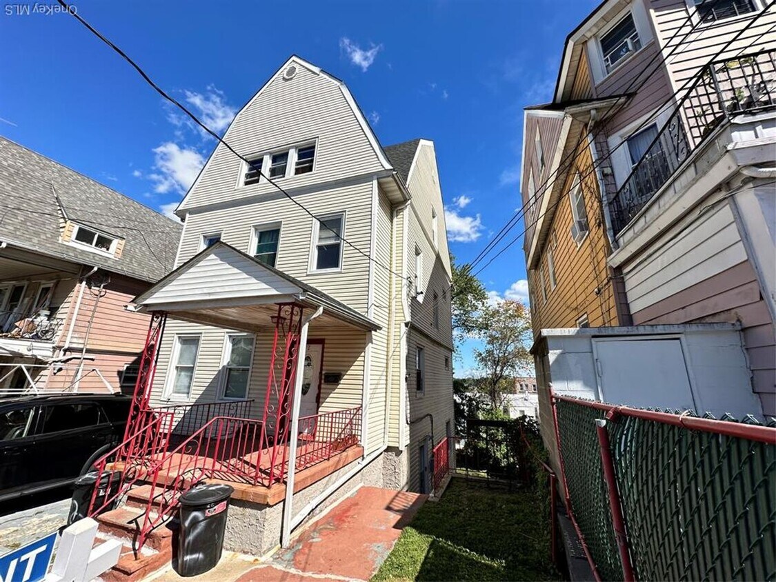 Photo - 82 Waring Pl