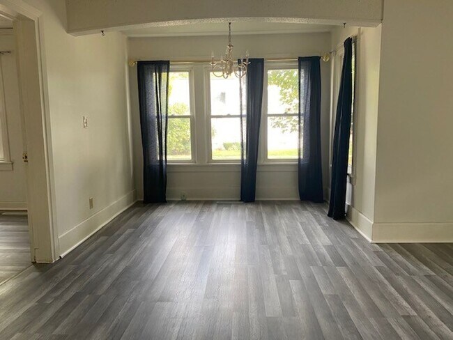 Foto del edificio - 312 N Division St.